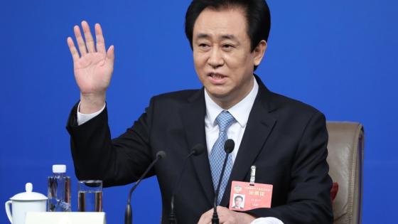 Fundador de Evergrande es condenado a cadena perpetua en China
