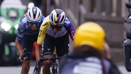 Egan Bernal protagonizó accidente en Bogotá: chocó con un taxi 