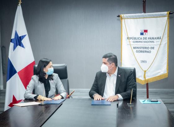 Ministra Tewaney y ministro Pino