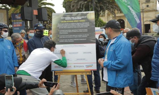 El Pacto regional que protege a los ciclistas, en homenaje a Julián Gómez
