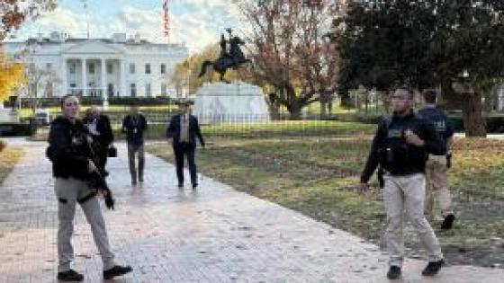 Integrantes del Servicio Secreto de los Estados Unidos custodian la entrada de la Casa Blanca este miércoles, en Washington (EE.UU.). 