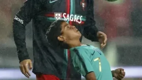Cristiano Ronaldo y su hijo Jr 