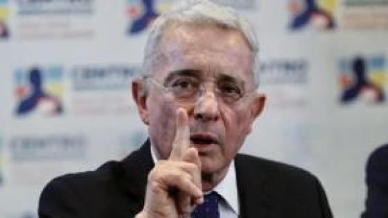 Álvaro Uribe respalda el mínimo 2026, pero alerta por menos empleo