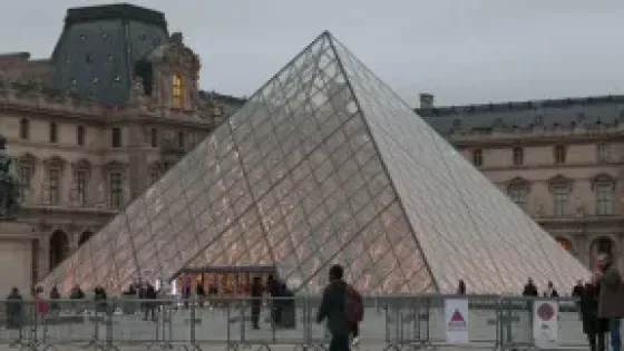 Inundación en el Louvre dañó unas 400 obras y documentos