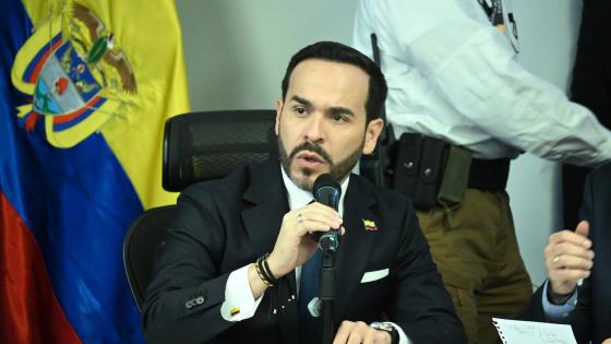 Abelardo De La Espriella en sala de crisis de la UNGRD. 