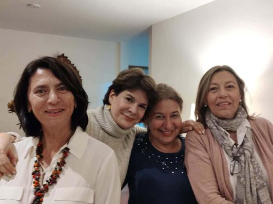 Andrea Alvarado junto a sus seres queridos. 