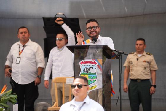 Jorge Eliécer Laverde asumió como contralor y De La Espriella pidió investigar corrupción del gobierno Petro
