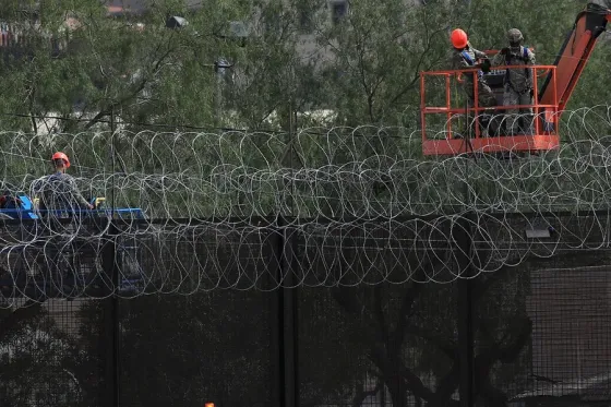 EE. UU. retoma la construcción de muro fronterizo entre Arizona y México