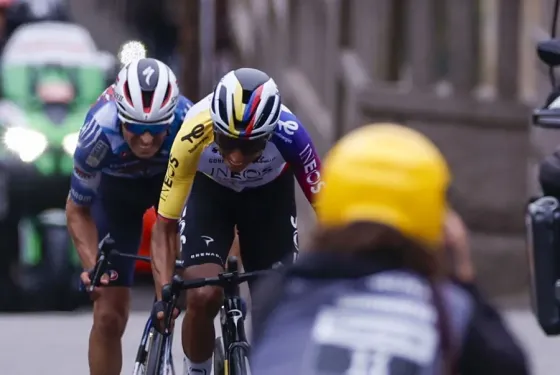 Egan Bernal protagonizó accidente en Bogotá: chocó con un taxi 