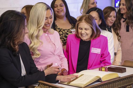 Gloria Steinem, ícono del feminismo, murió a los 92 años