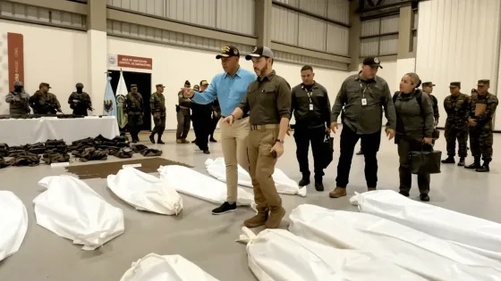 abelardo caminando sobre cuerpos fallecidos por combate