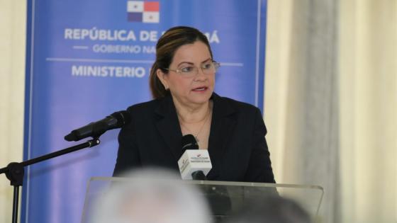 Ministra Rosairo Turner