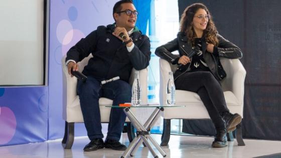 Ellos se unen en un foro para hablar de las redes sociales