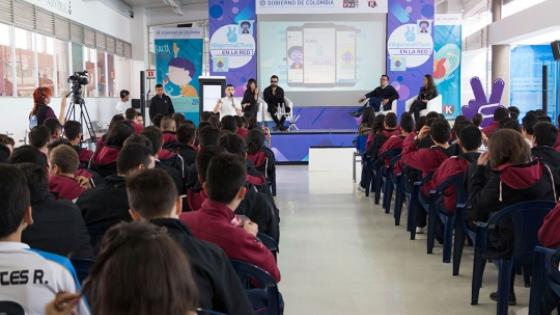 Ellos se unen en un foro para hablar de las redes sociales