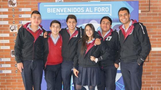 Ellos se unen en un foro para hablar de las redes sociales