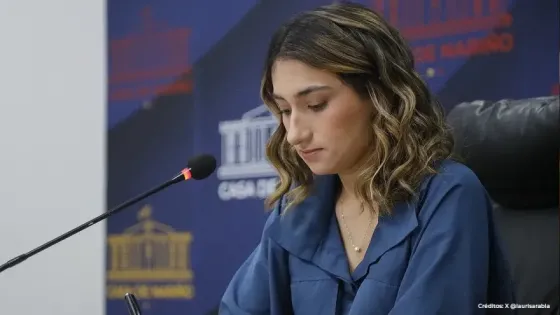 Laura-Sarabia-pasaportes