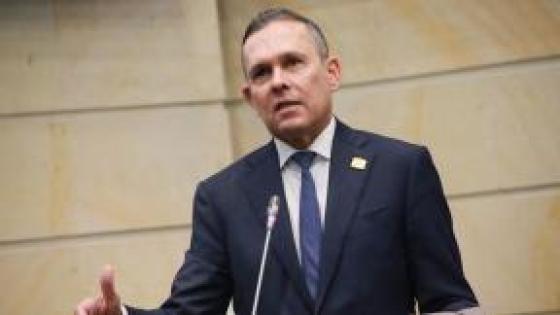 Efraín Cepeda niega nexos paramilitares