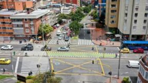  Sepa por qué no se puede avanzar aun en verde y cuál es la multa por obstrucción.