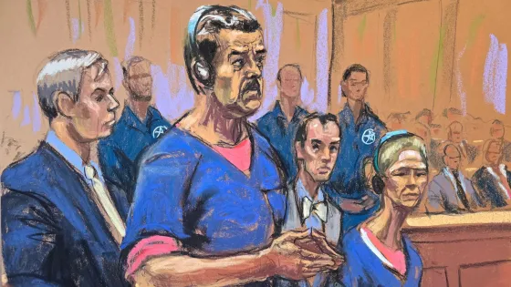 Fotografía de un dibujo realizado por la artista Jane Rosenberg donde aparece el presidente de Venezuela, Nicolás Maduro (c), junto a su esposa,, Cilia Flores (d), compareciendo ante un tribunal federal este lunes, en Nueva York (EE.UU.).