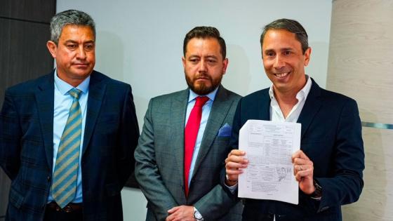 Acta de inicio de obras para ampliación de la Autopista Norte de Bogotá.